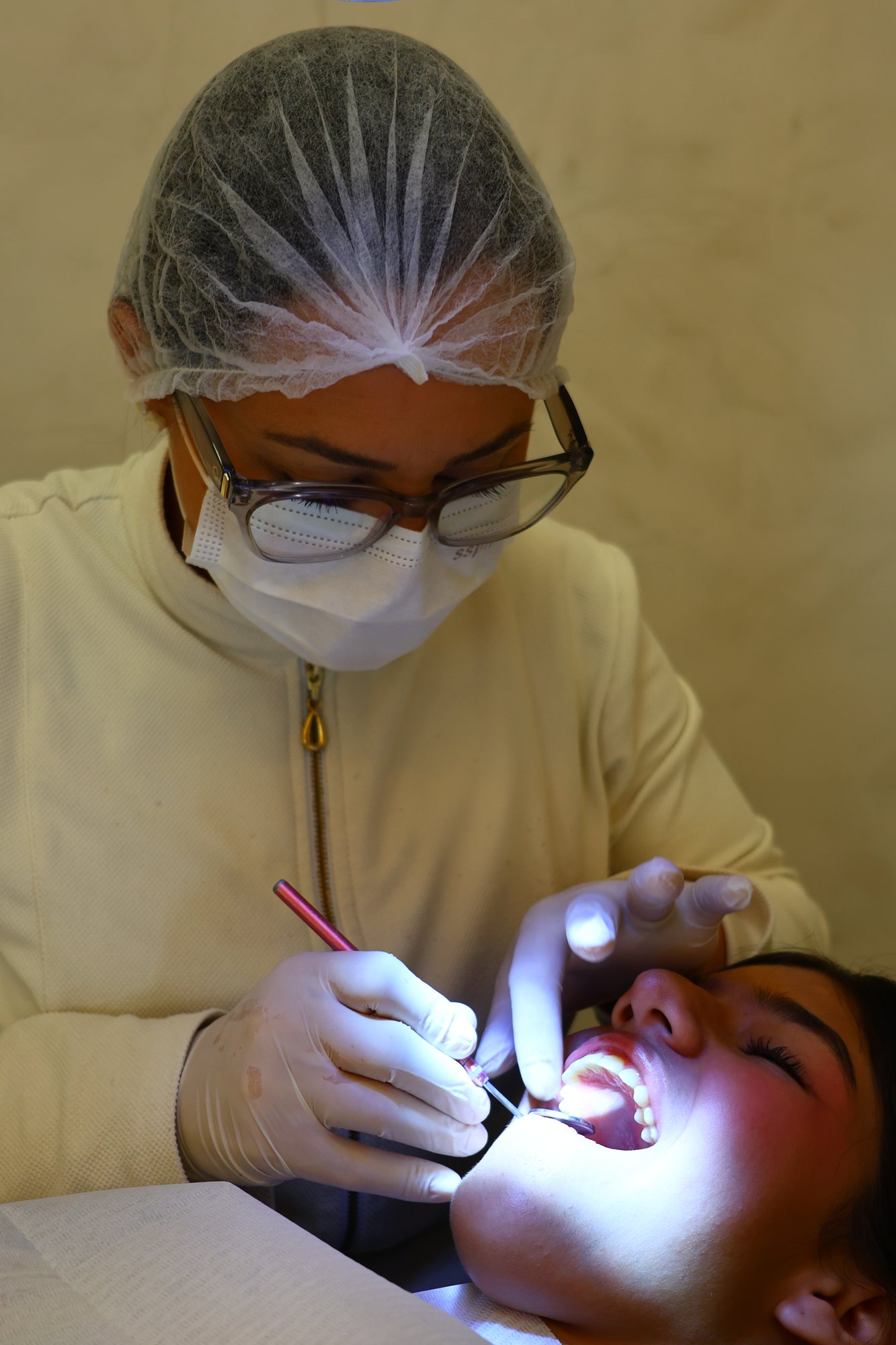 Atendimento odontológico cuidadoso na Clínica Cora